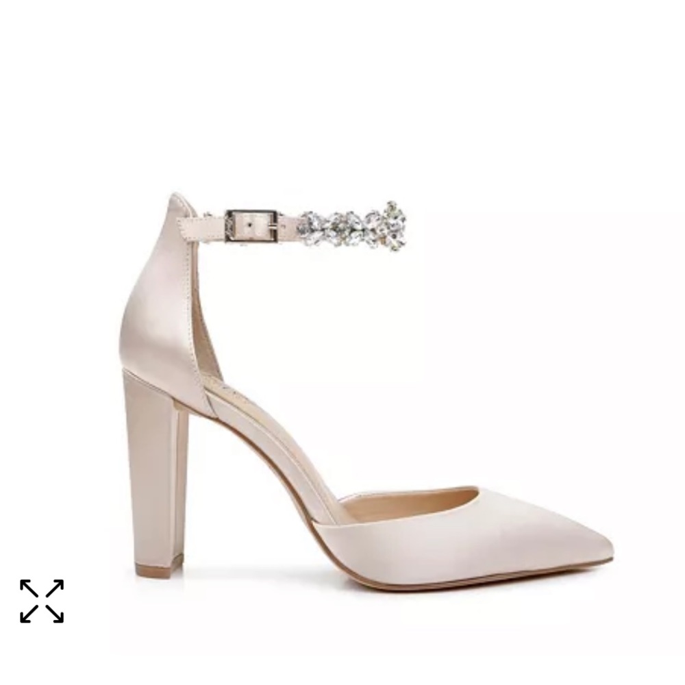 Jewel Badgley Mischka Ollie Champagne Pump 9.5